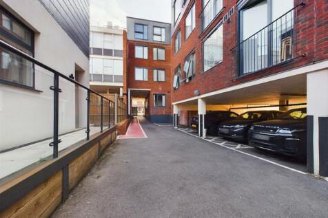 CAM02872G0-PR0014-STILL016.jpg