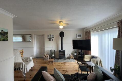 Lounge/Dining
