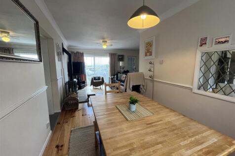 Lounge/Dining