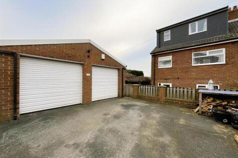 Double Garage &amp; Driveway