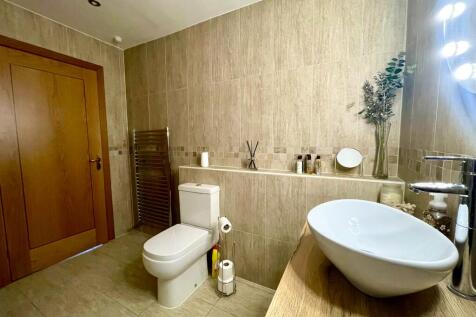 Downstairs Shower 