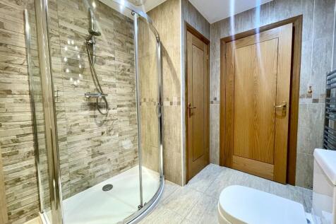 Downstairs shower 