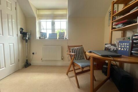 Bedroom / Office