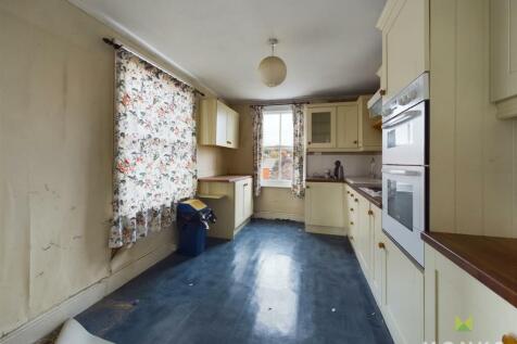 CAM01420G0-PR0473-STILL037.jpg