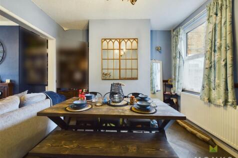 Dining Room blur 2.jpg