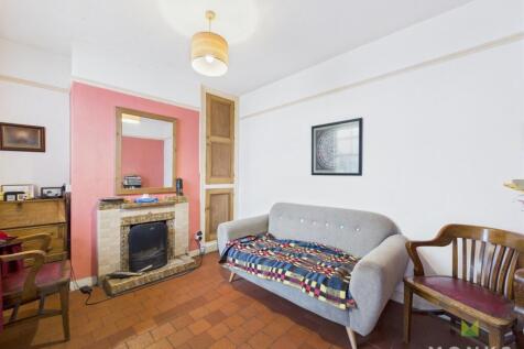 CAM01420G0-PR0668-STILL003.jpg