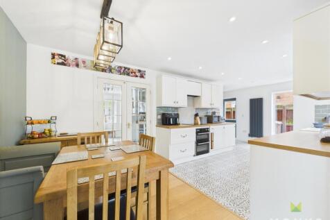 DINING/ KITCHEN