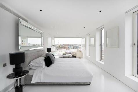 Principal bedroom