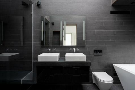 Principal bathroom