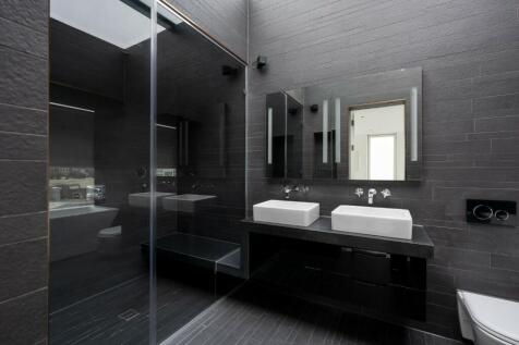 Principal bathroom