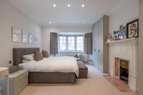 Principal bedroom