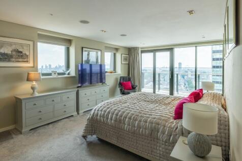 Principal bedroom