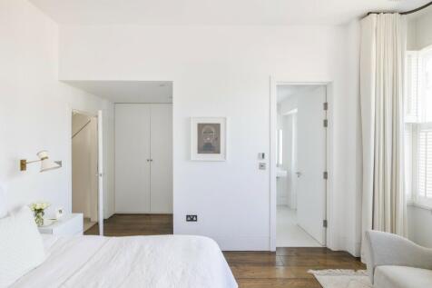 Principal bedroom