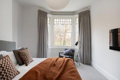 Principal bedroom