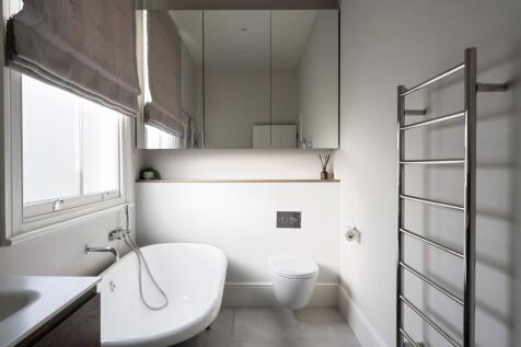 Principal bathroom