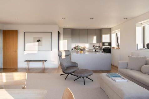 Kitchen/ Reception