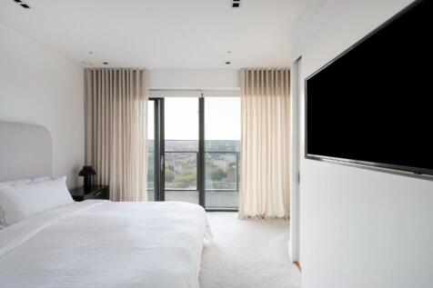 Principal bedroom