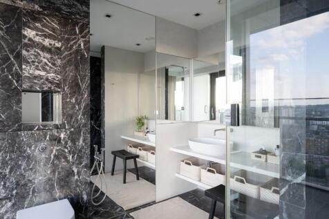 Principal bathroom