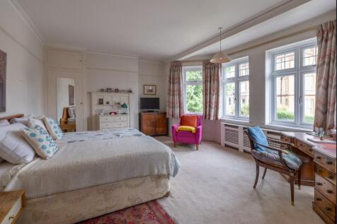 Principal bedroom