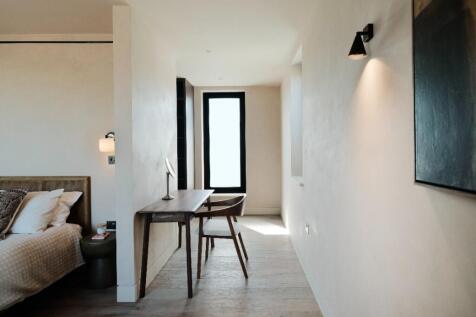 Principal bedroom