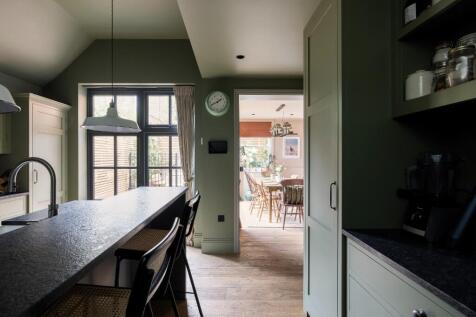 Kitchen/ Dining