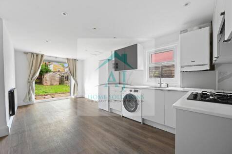 St Kildas Road - Reception