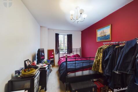 CAM02538G0-PR0142-STILL001