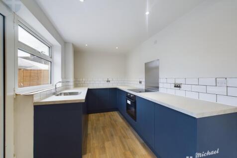 CAM02538G0-PR0228-STILL011