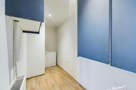 CAM02538G0-PR0228-STILL010