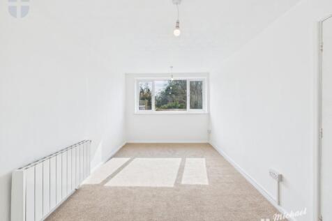 CAM03852G0-PR0226-STILL027