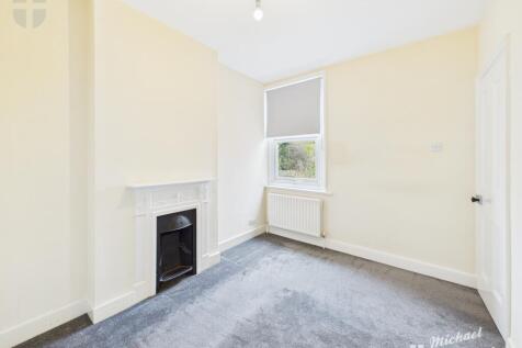 CAM03852G0-PR0228-STILL009