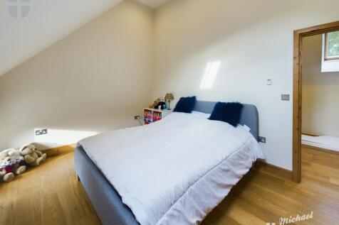 CAM01064G0-PR0110-STILL021