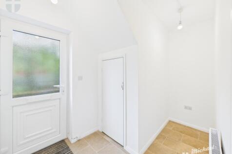 CAM03852G0-PR0355-STILL048