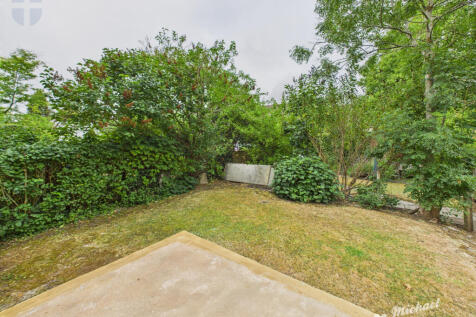 CAM03852G0-PR0355-STILL054