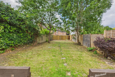 CAM03852G0-PR0373-STILL019