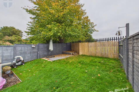 CAM03852G0-PR0452-STILL021