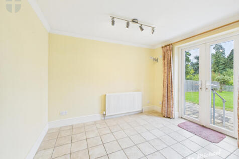 CAM03852G0-PR0454-STILL010