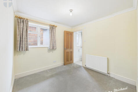 CAM03852G0-PR0454-STILL003