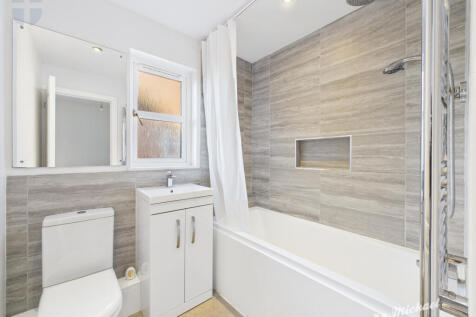 CAM03218G0-PR0808-STILL008