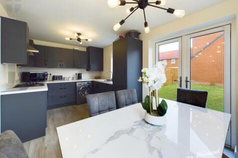 CAM03852G0-PR0040-STILL019