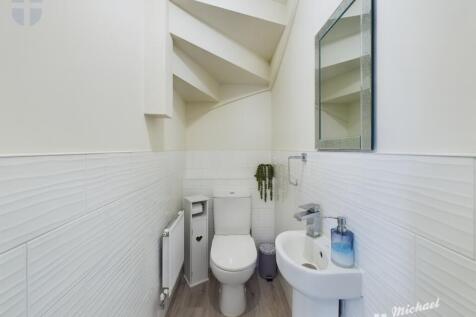 CAM03852G0-PR0040-STILL009