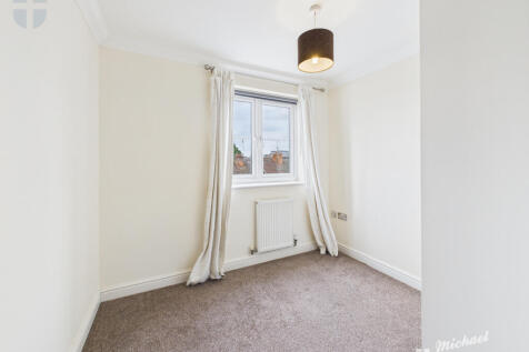 CAM03852G0-PR0395-STILL004