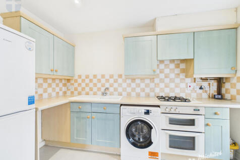 CAM03218G0-PR0789-STILL003