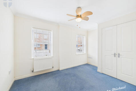 CAM03218G0-PR0789-STILL001