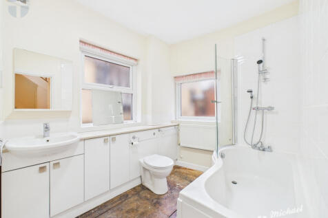 CAM03218G0-PR0825-STILL002