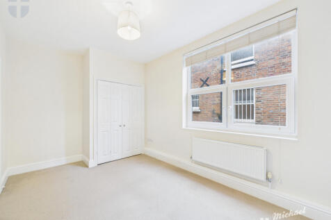 CAM03218G0-PR0825-STILL004