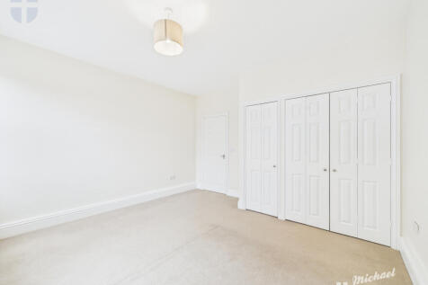 CAM03218G0-PR0825-STILL007