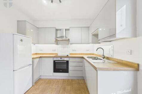 CAM03218G0-PR0825-STILL010