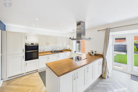 CAM03852G0-PR0473-STILL011