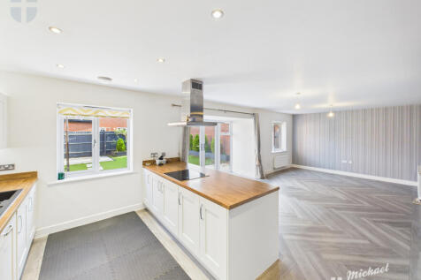 CAM03852G0-PR0473-STILL012